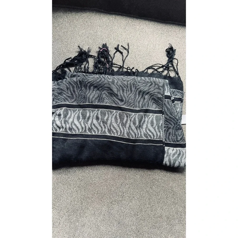 Unbranded Pashmina Scarf Women OS Black Grey Animal Print Metallic Fringed Wrap